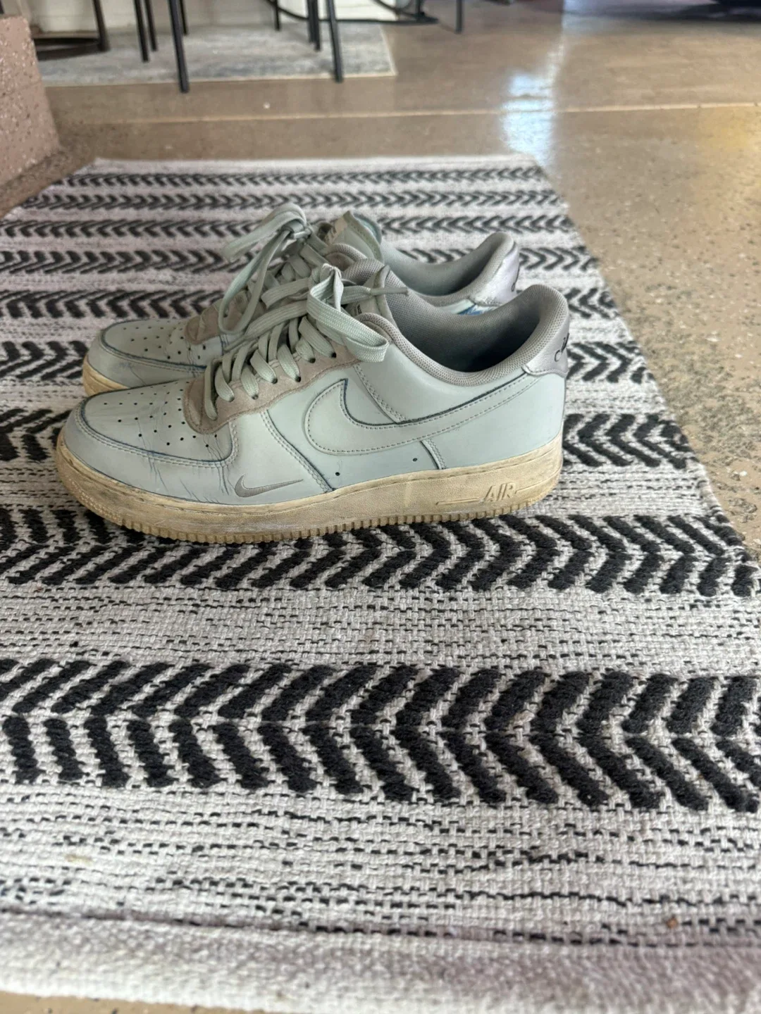 Devin Booker AF1s image indicator(2)