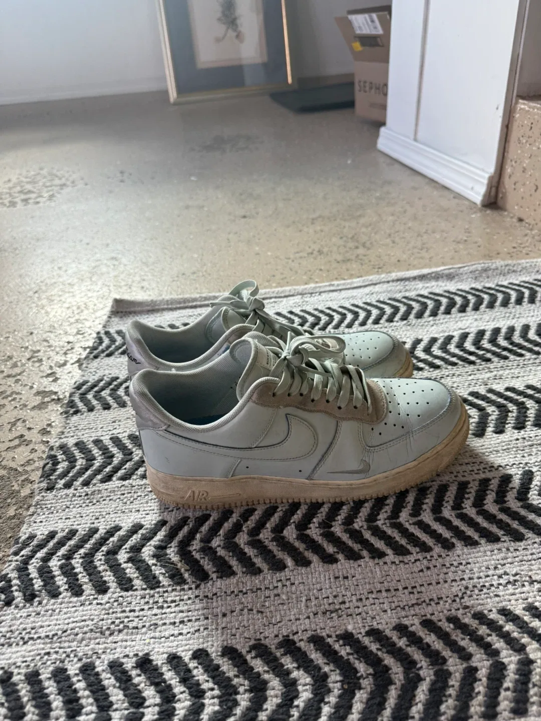 Devin Booker AF1s image indicator(3)