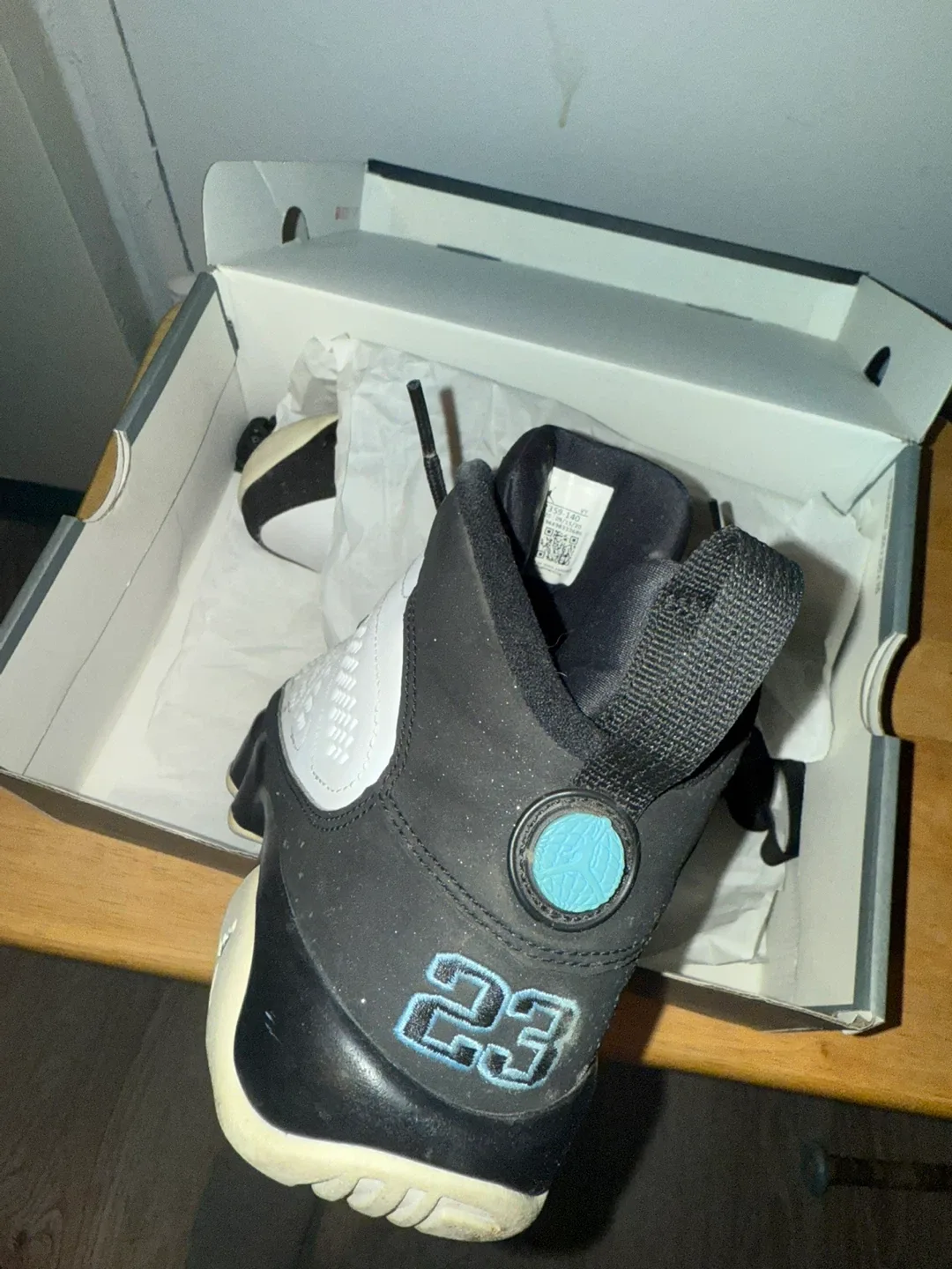 Air Jordan 9 Retro (GS) Size 7Y image indicator(2)