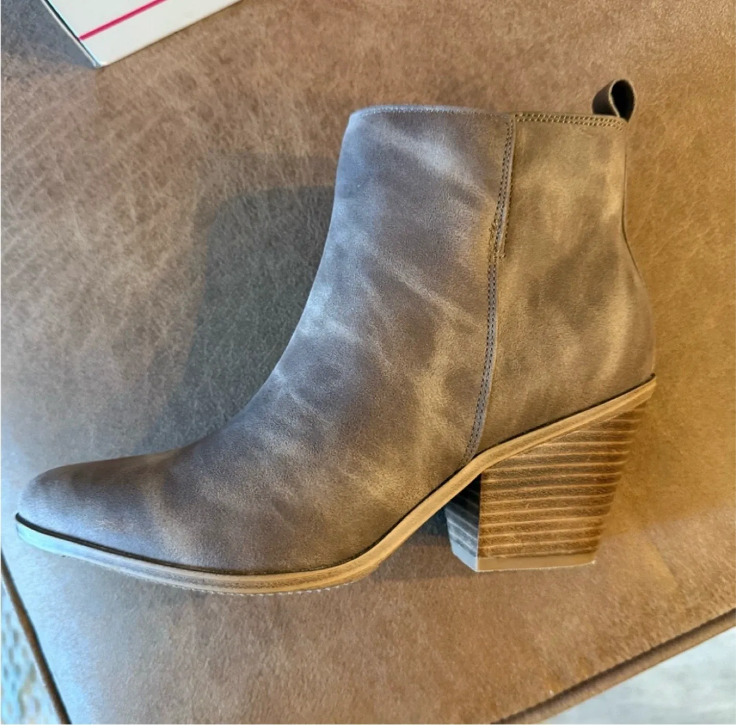 Ankle Boot in Tan Oil - Size 7 image indicator(3)