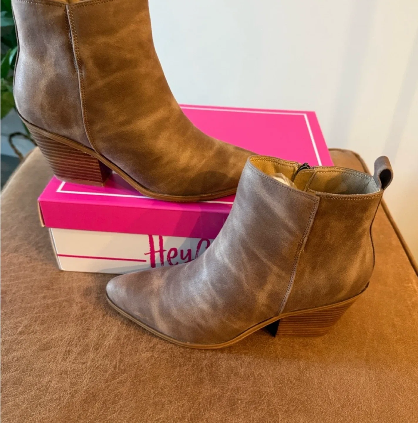 Ankle Boot in Tan Oil - Size 7 image indicator(2)