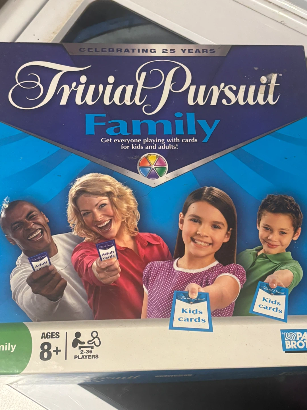 Trivial Pursuit Family Edition - Ages 8+