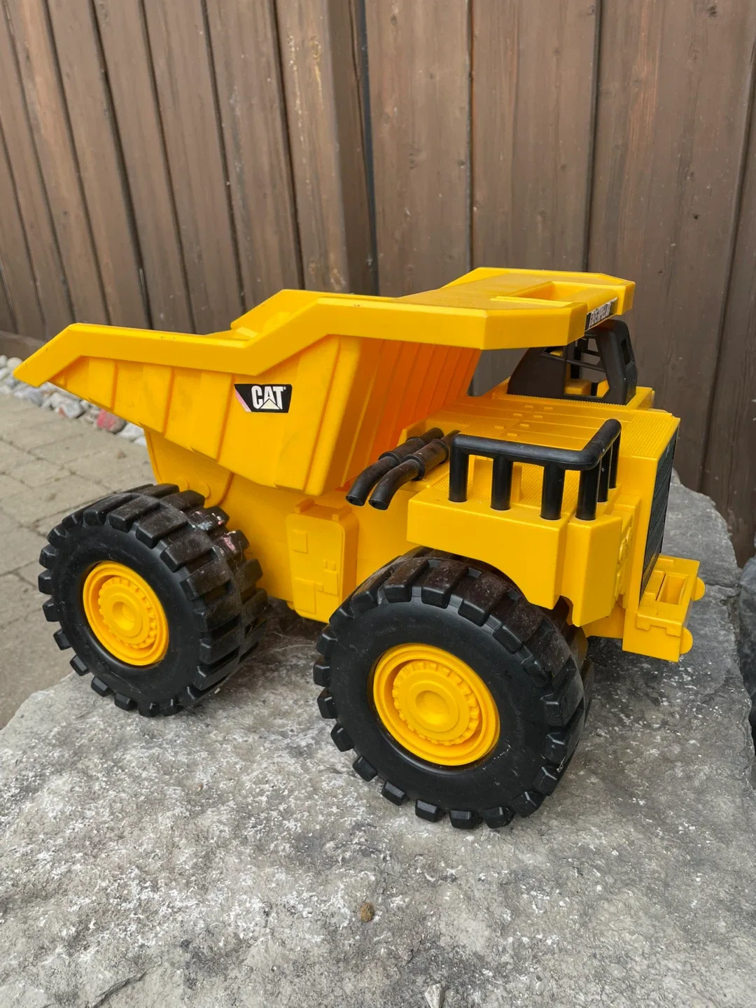 Caterpillar CAT Dump Truck Toy image indicator(2)