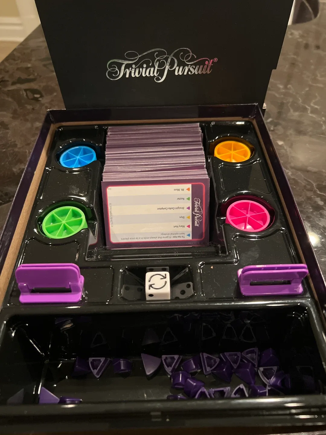 Trivial Pursuit Back to the 80s Stranger Things Edition image indicator(4)