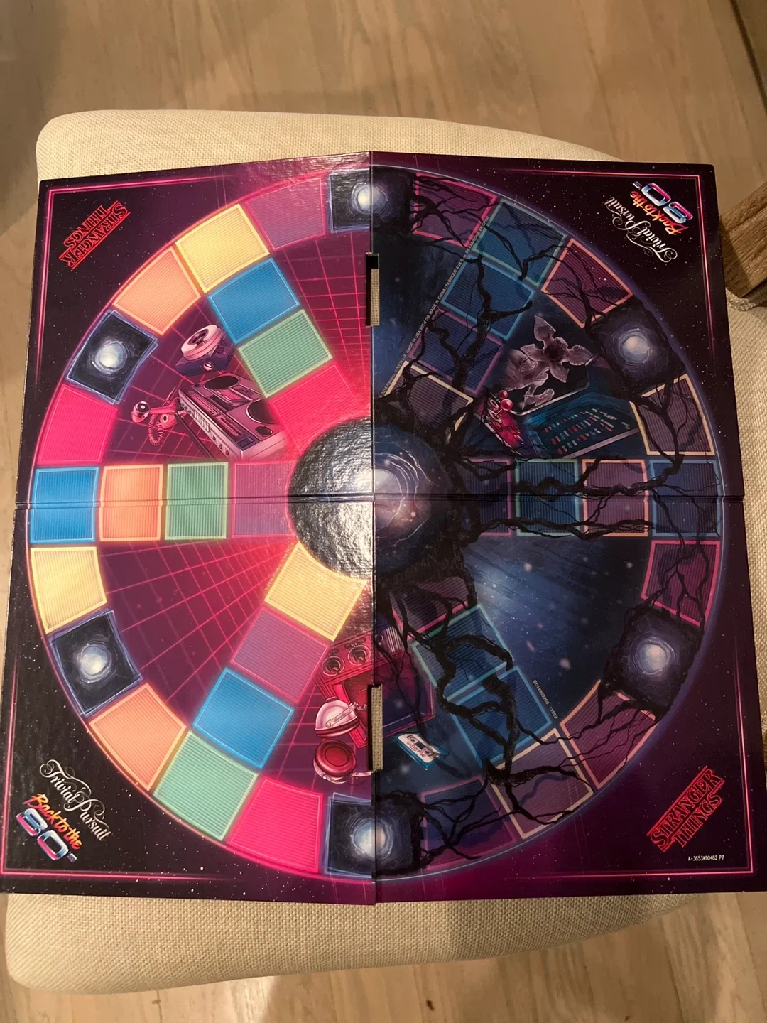 Trivial Pursuit Back to the 80s Stranger Things Edition image indicator(7)