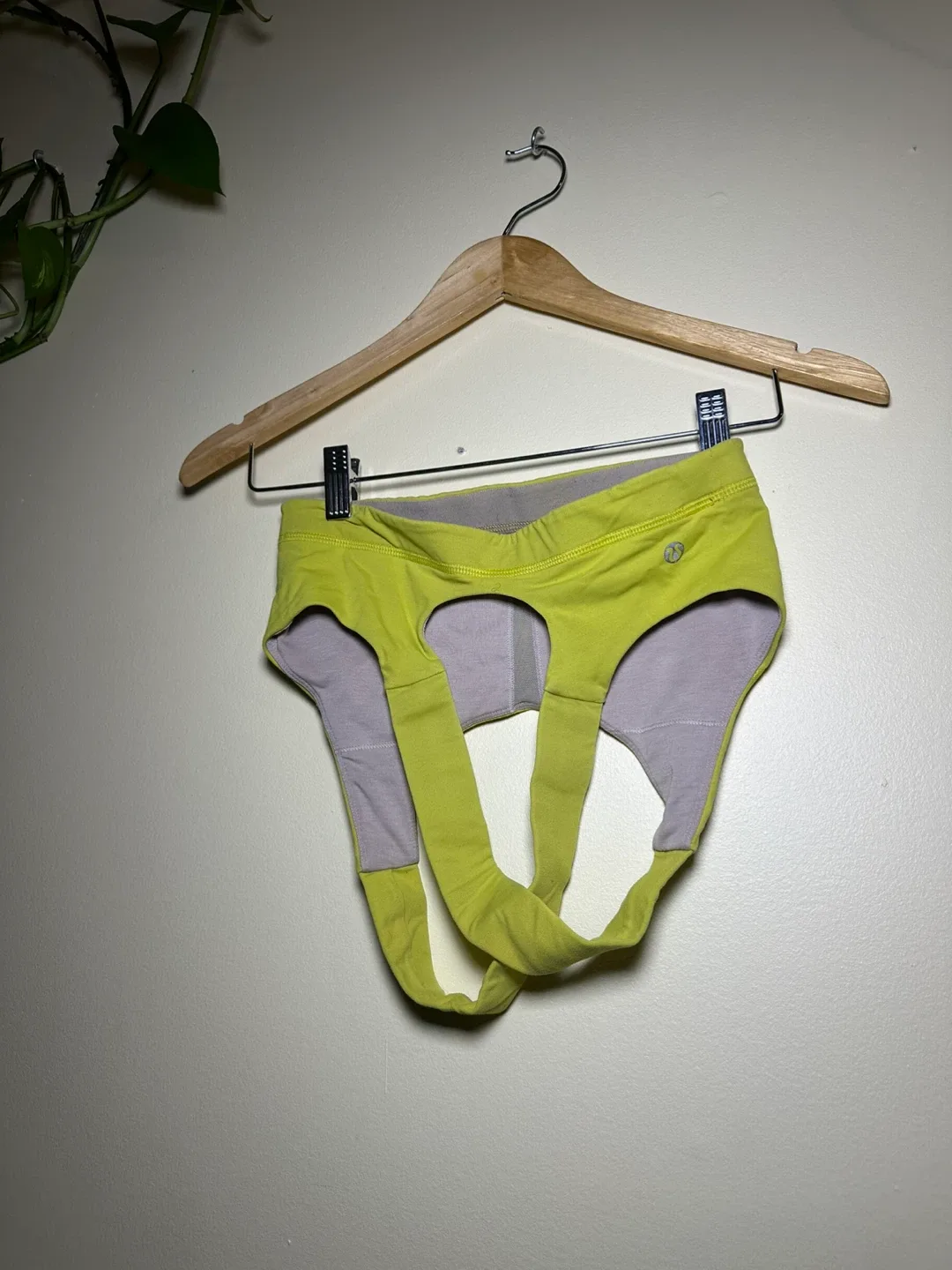 Lululemon Sports Bra image indicator(2)