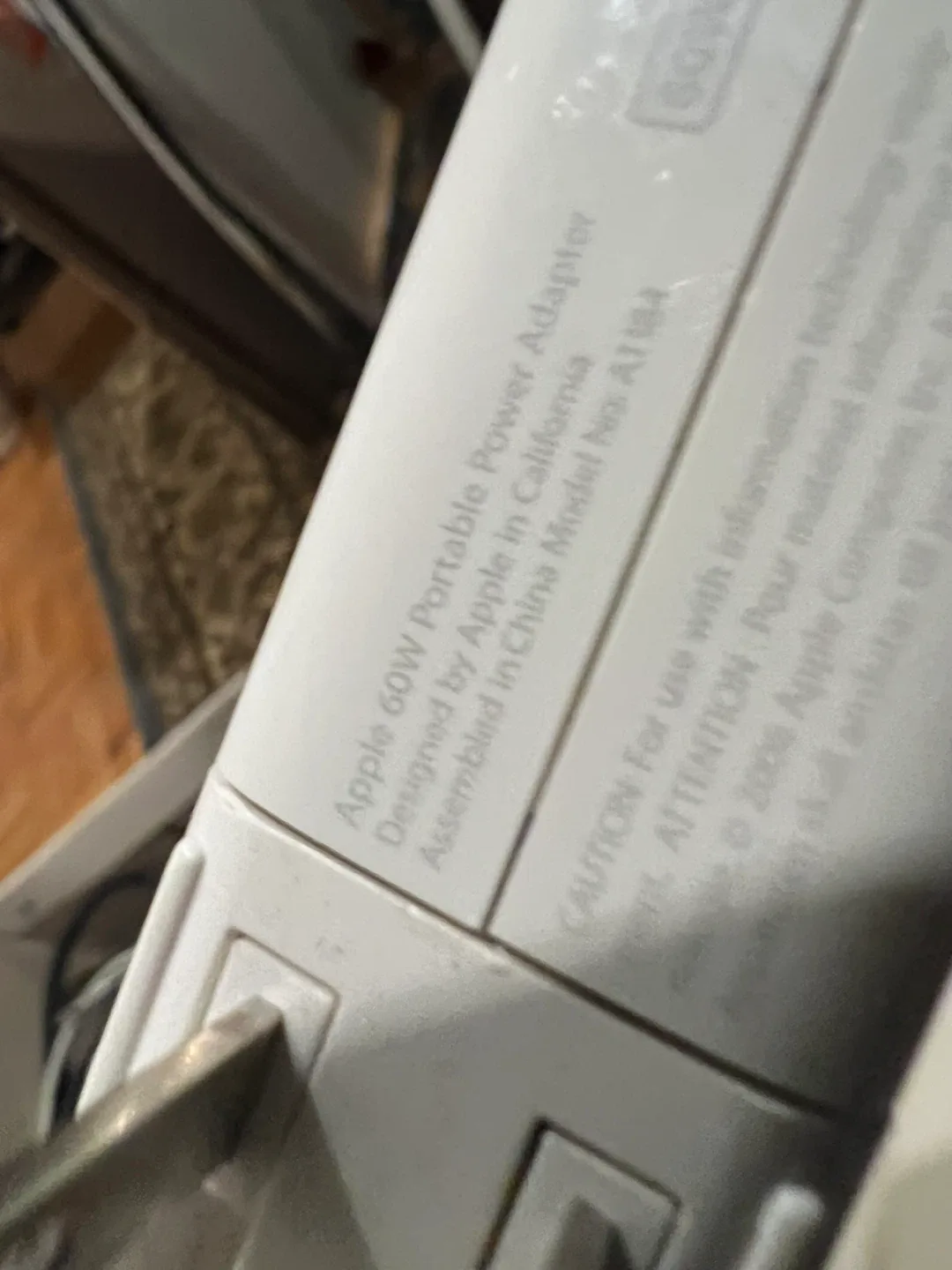 Apple 60W Portable Power Adapter A1184 image indicator(4)