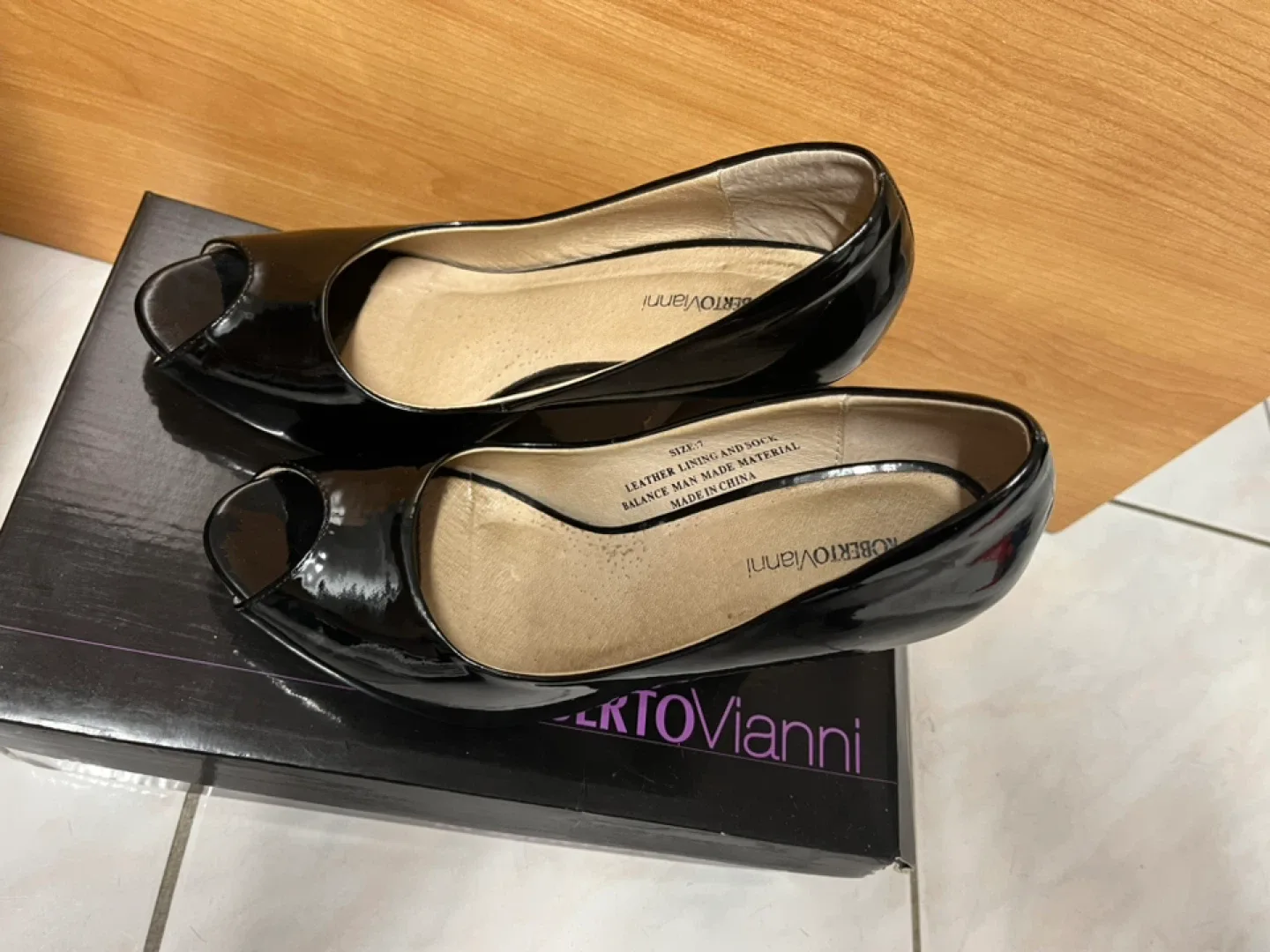 Roberto Vianni Black Heels Size 7 image indicator(8)