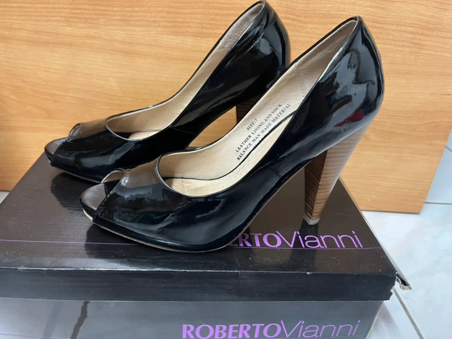 Roberto Vianni Black Heels Size 7 image indicator(5)