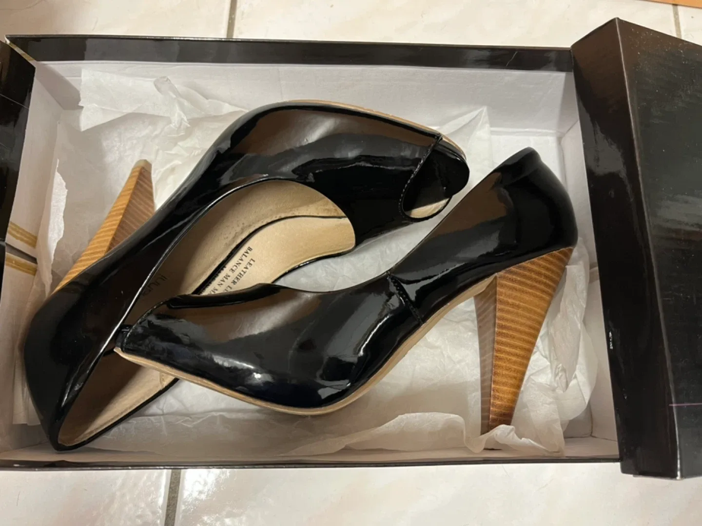 Roberto Vianni Black Heels Size 7 image indicator(7)