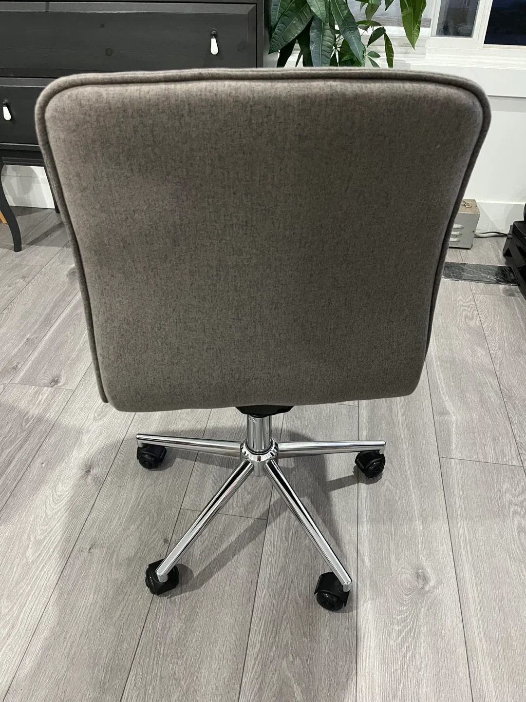 Grey Office Chair image indicator(4)