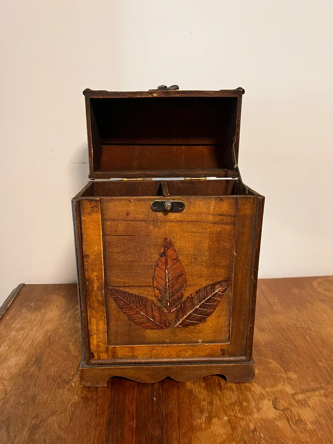 Wooden Treasure Chest Wine Bottle Box image indicator(2)