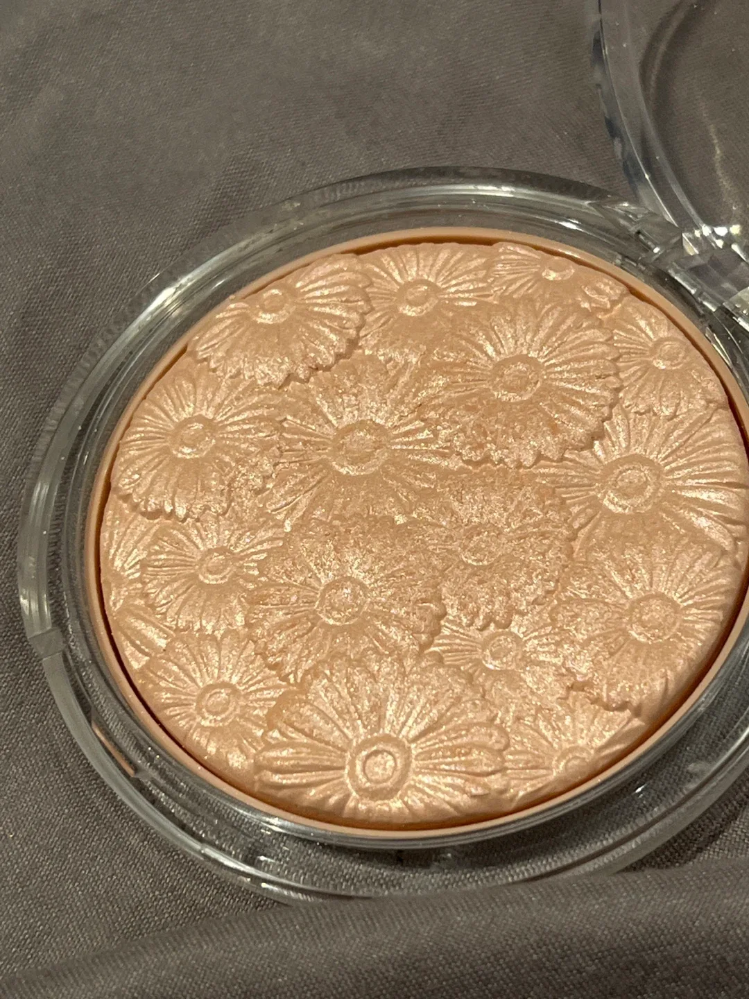 Clinique Powder Highlighter image indicator(2)