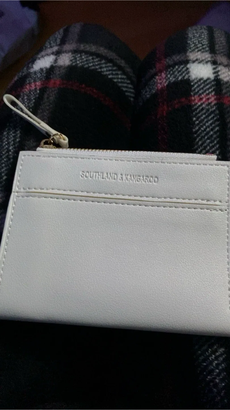 Southland & Kangaroo White Wallet image indicator(3)
