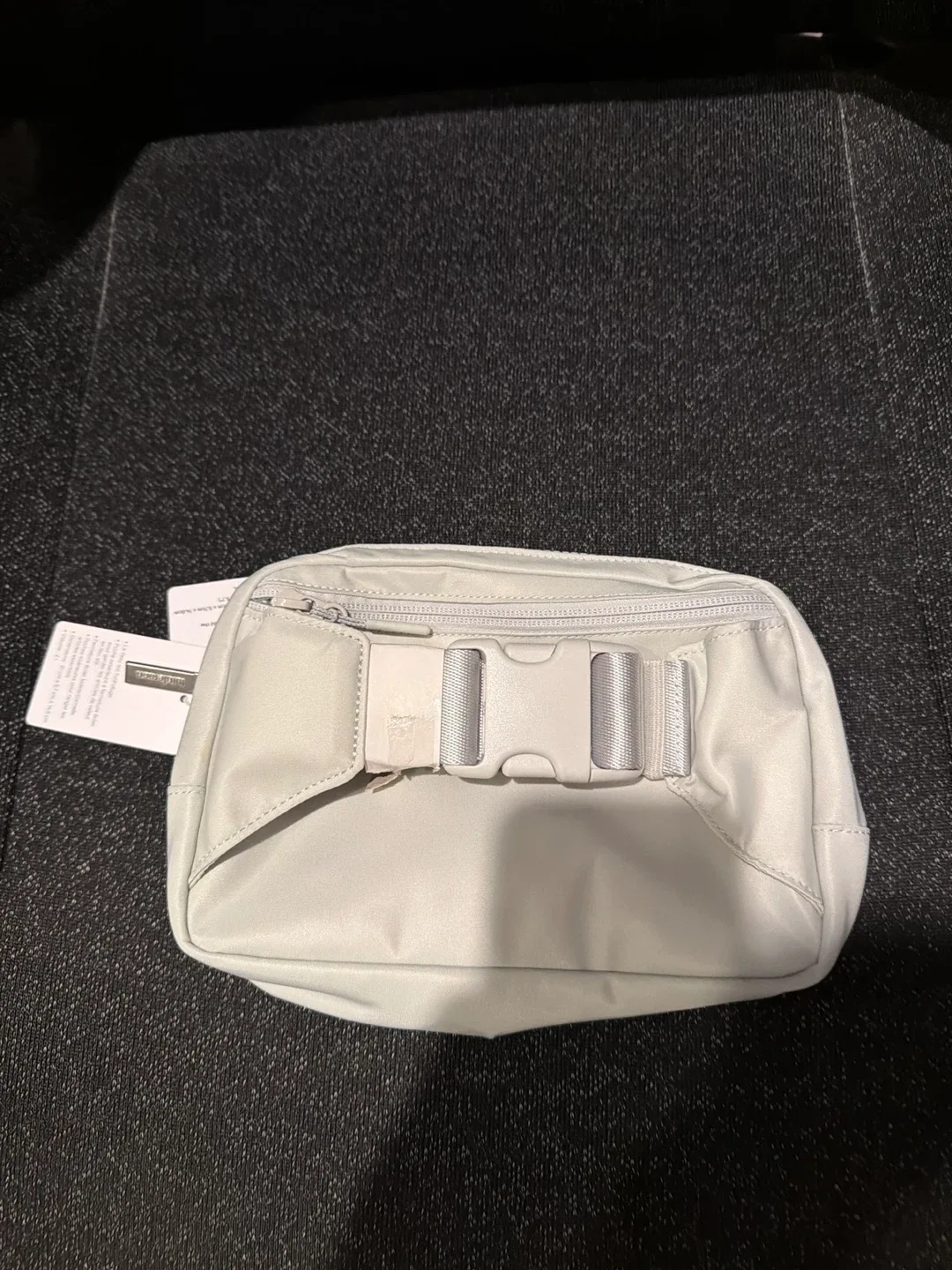 Lululemon Everywhere Belt Bag image indicator(2)