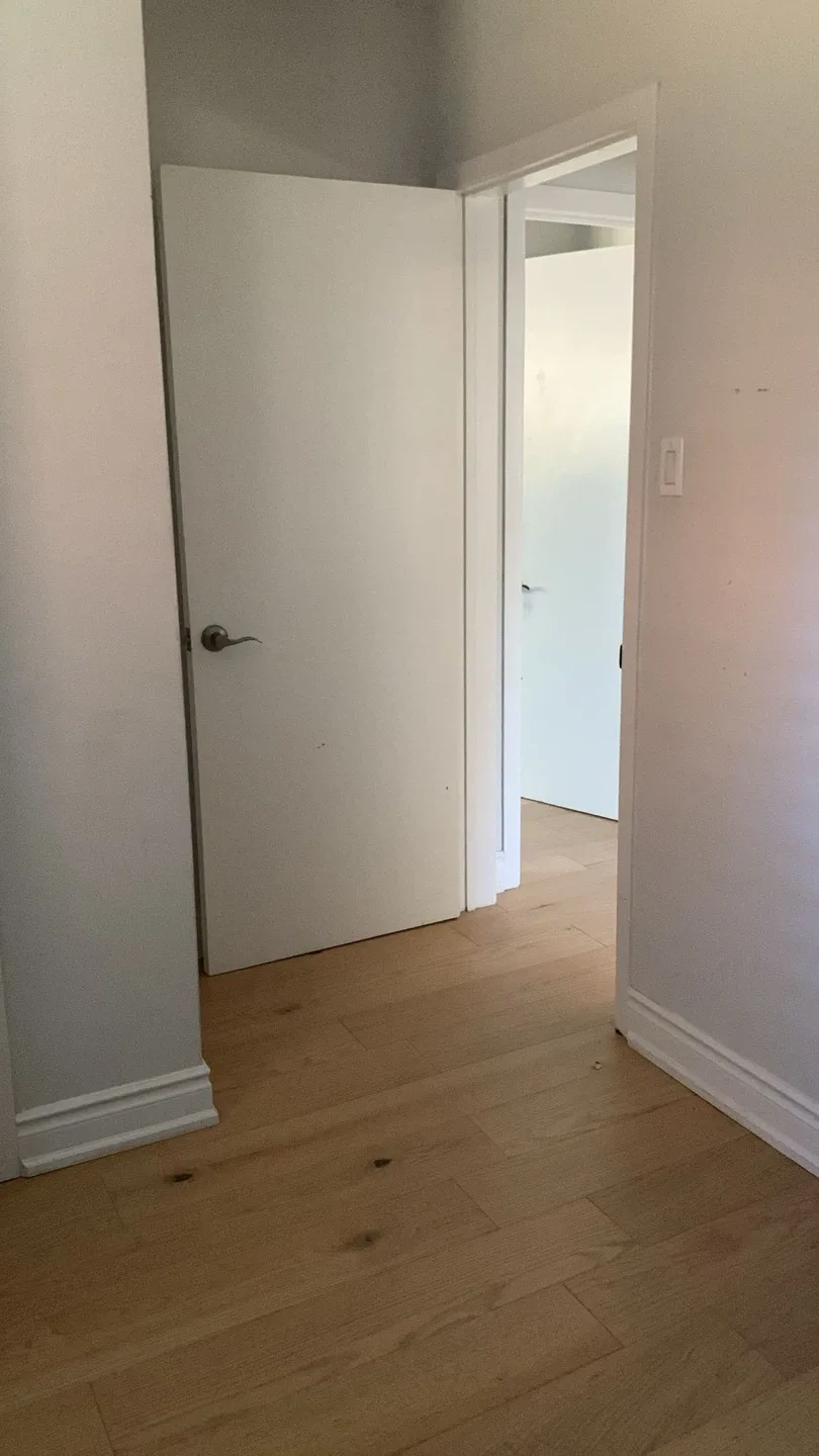 1 Bed 1 Bath - House image indicator(7)