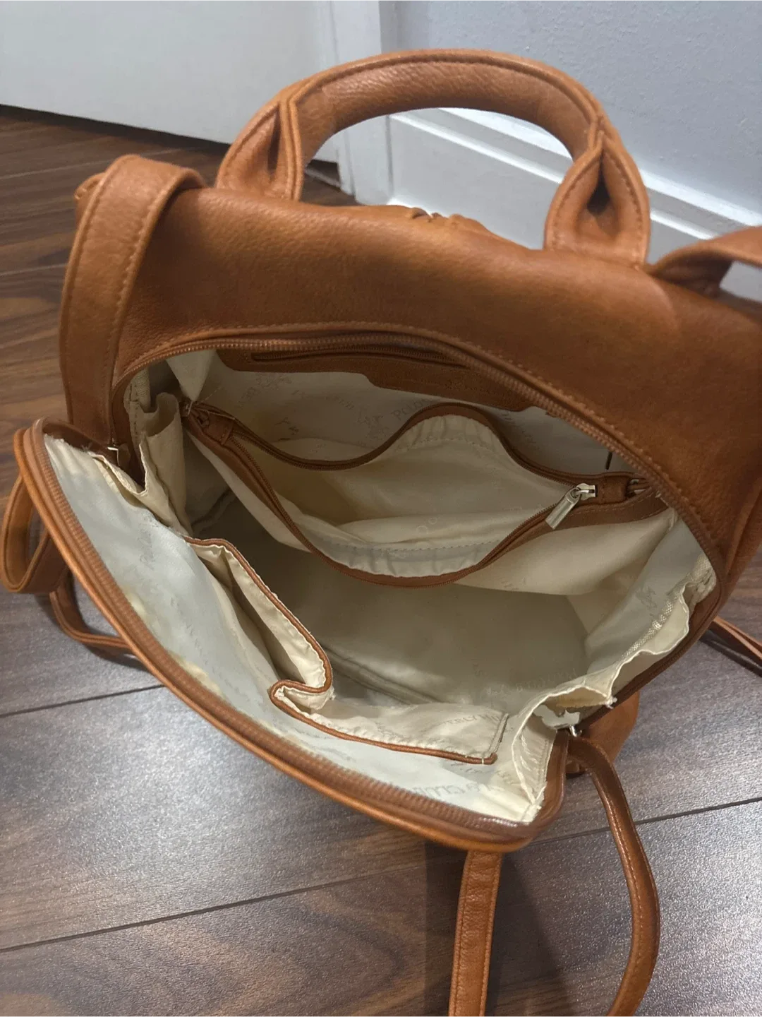Brown backpack image indicator(3)