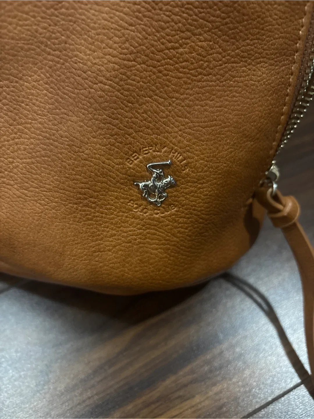 Brown backpack image indicator(4)