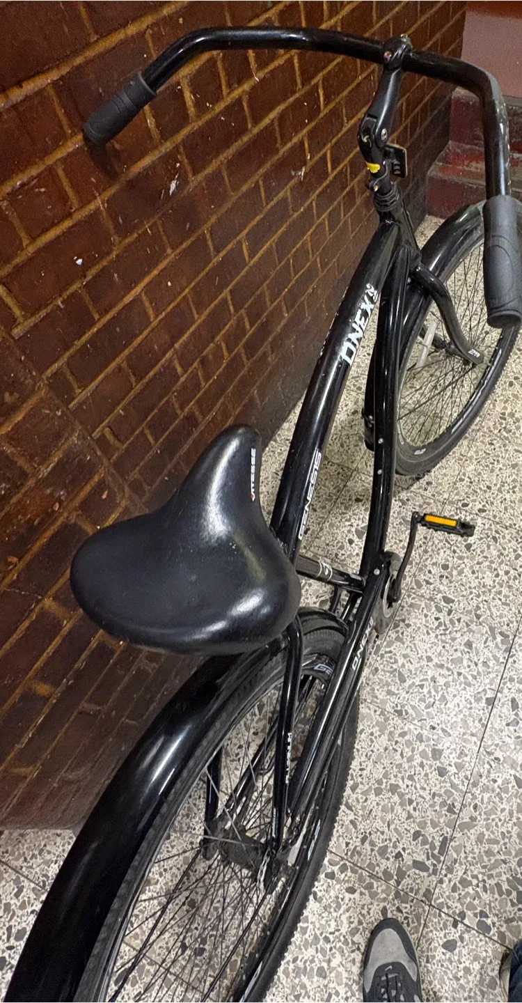 Genesis ONEX 29" Men's Cruiser Bike - Black image indicator(3)