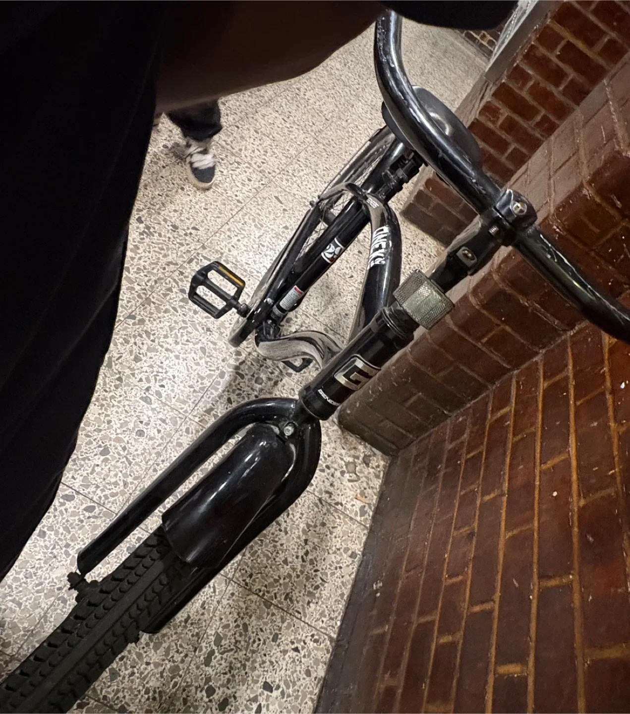 Genesis ONEX 29" Men's Cruiser Bike - Black image indicator(2)