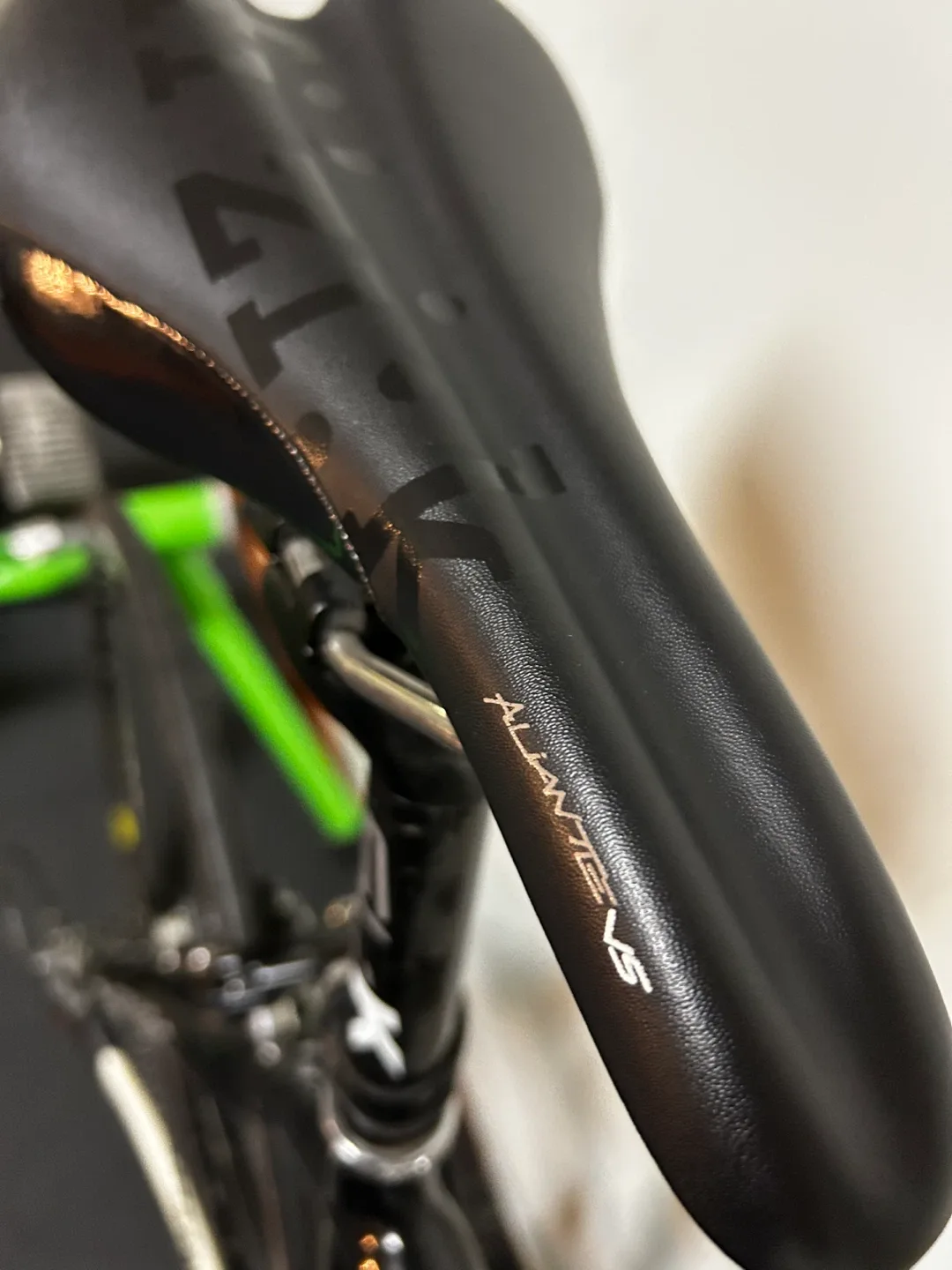 Fuji Team Issue Carbon Road Bike image indicator(2)