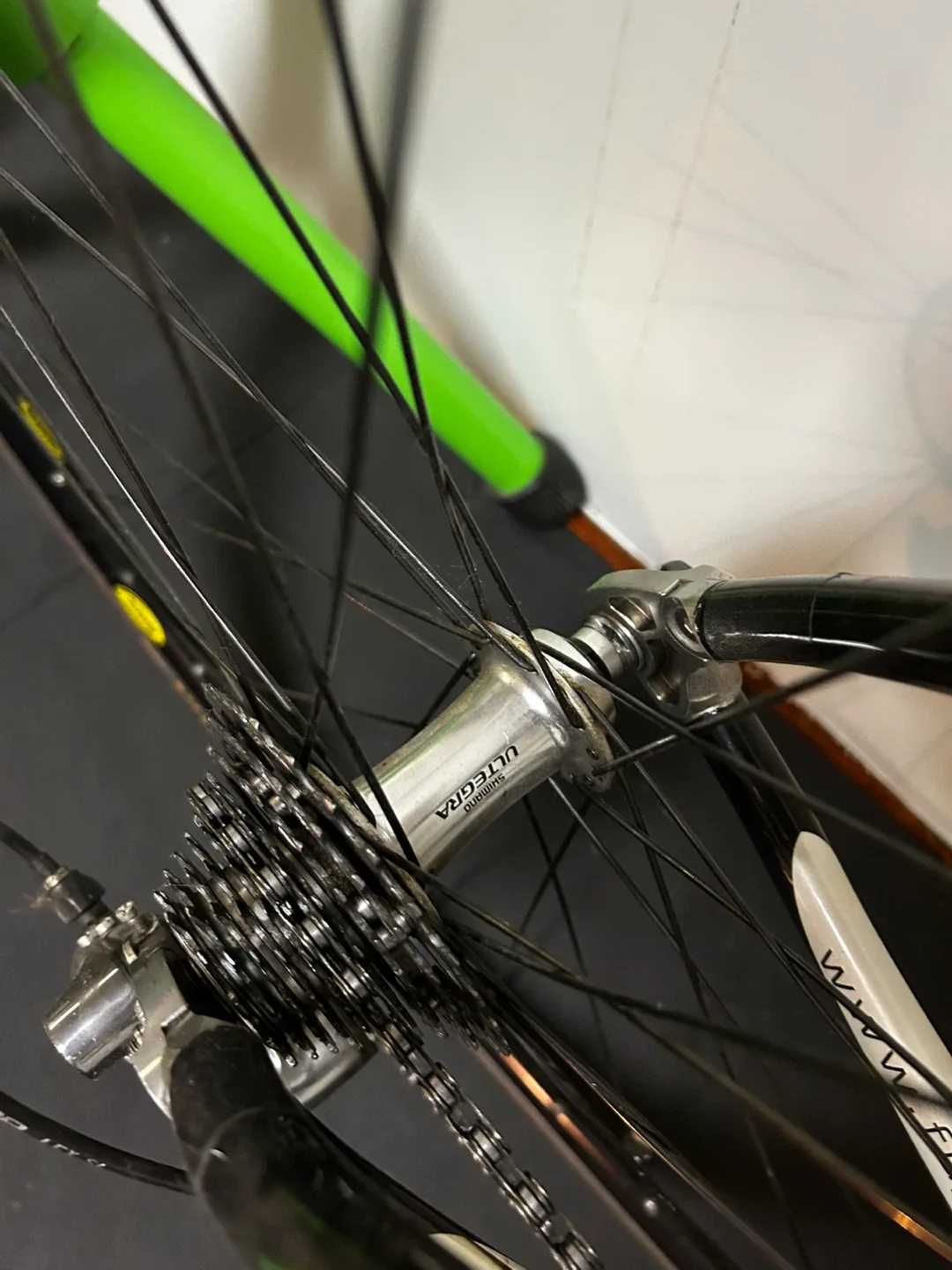 Fuji Team Issue Carbon Road Bike image indicator(3)