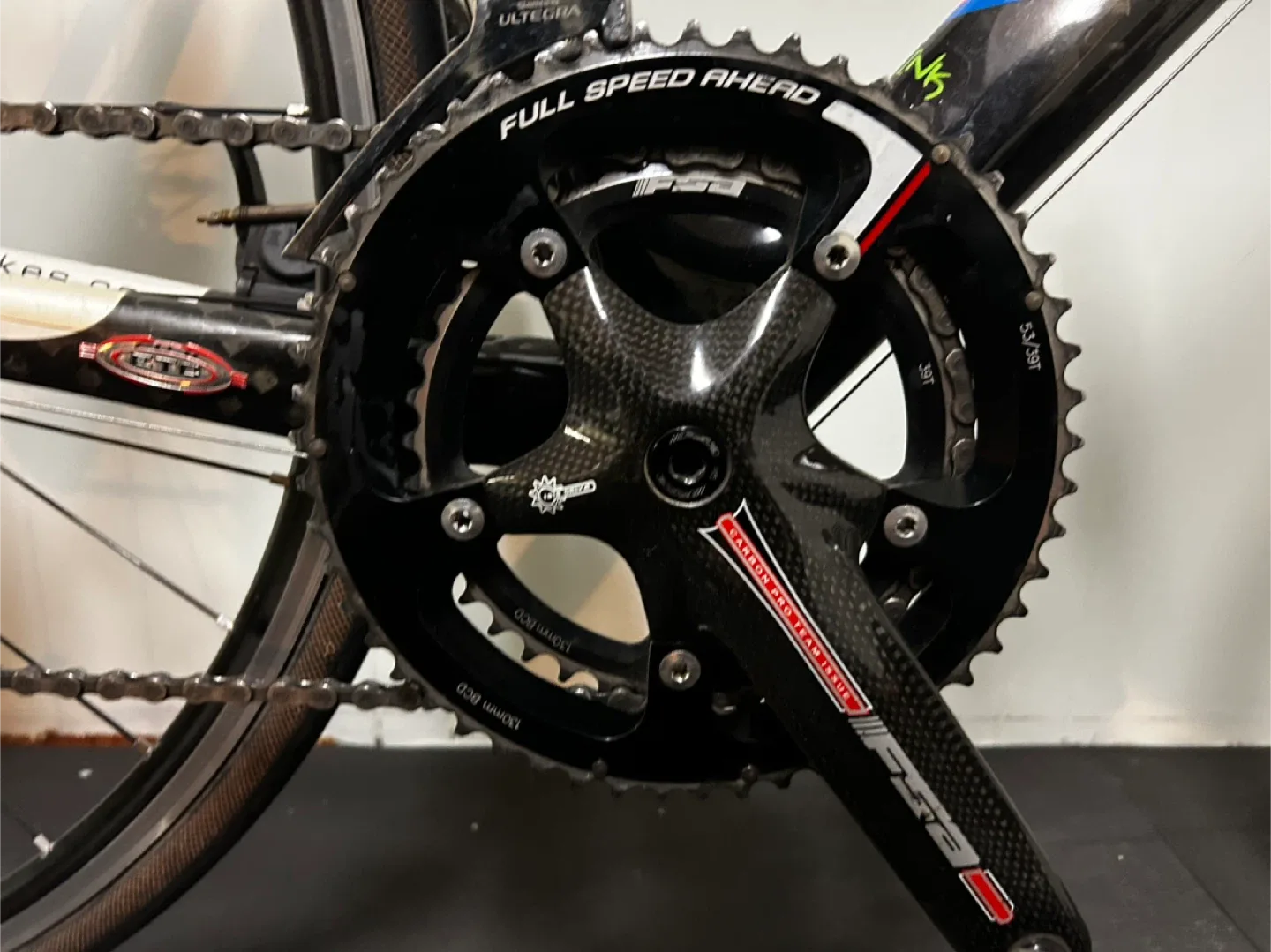 Fuji Team Issue Carbon Road Bike image indicator(8)