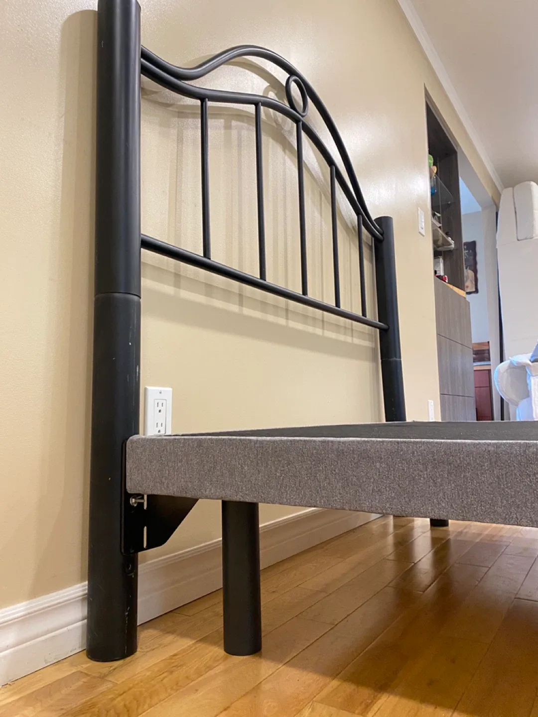 Sleep Country Double Upholstered Platform Bed (CAN DELIVER) image indicator(6)