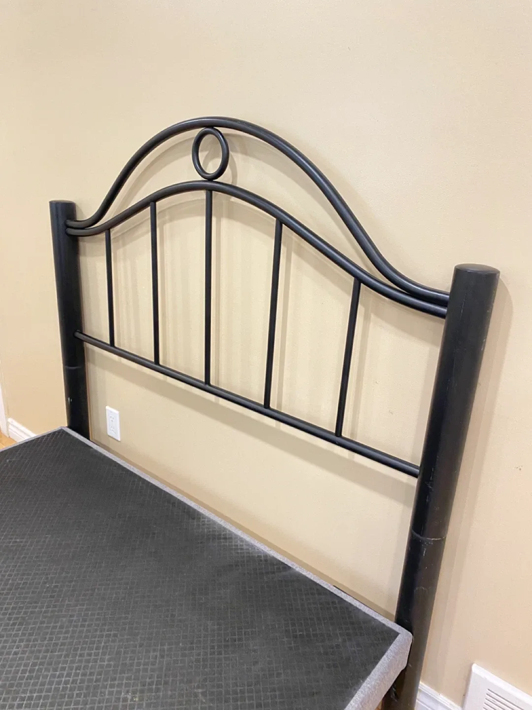 Sleep Country Double Upholstered Platform Bed (CAN DELIVER) image indicator(10)