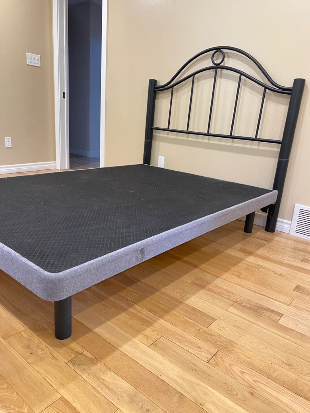 Sleep Country Double Upholstered Platform Bed (CAN DELIVER) image indicator(9)