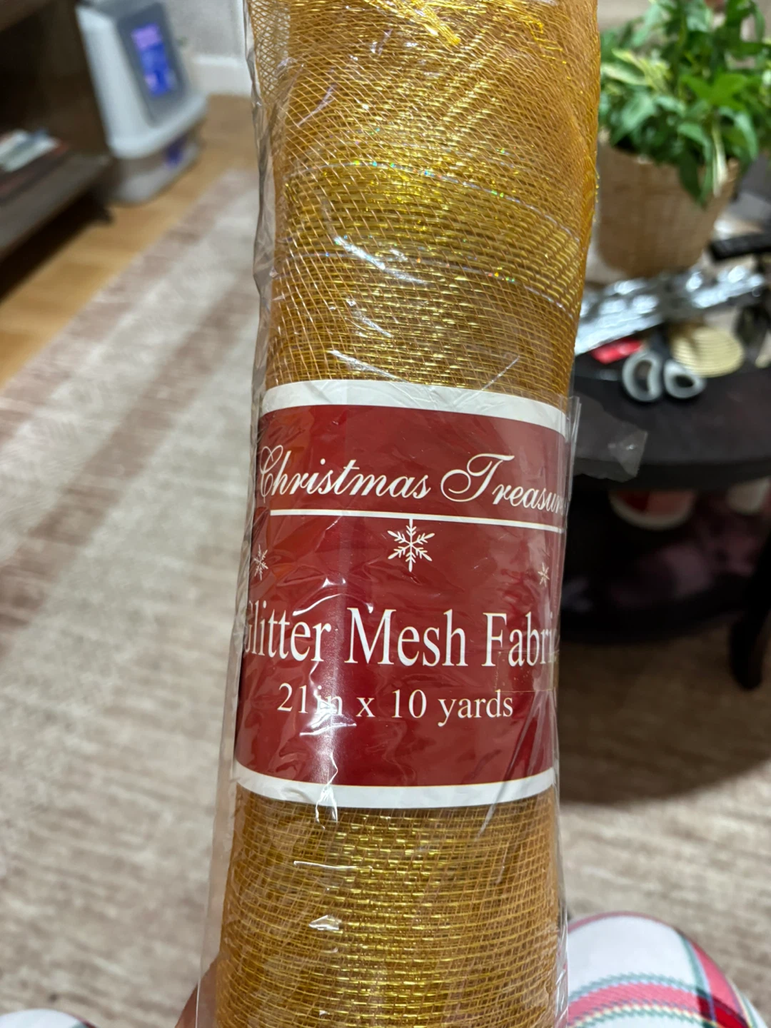 Christmas Treasures Glitter Mesh Fabric 21 in x 10 yards - photo 2