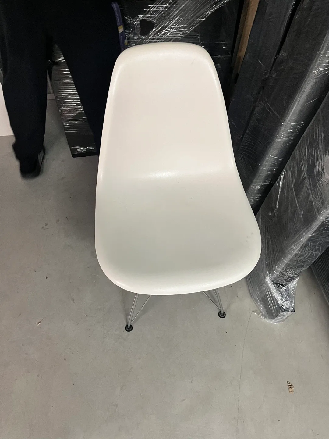 White Eames Style - Chair image indicator(2)