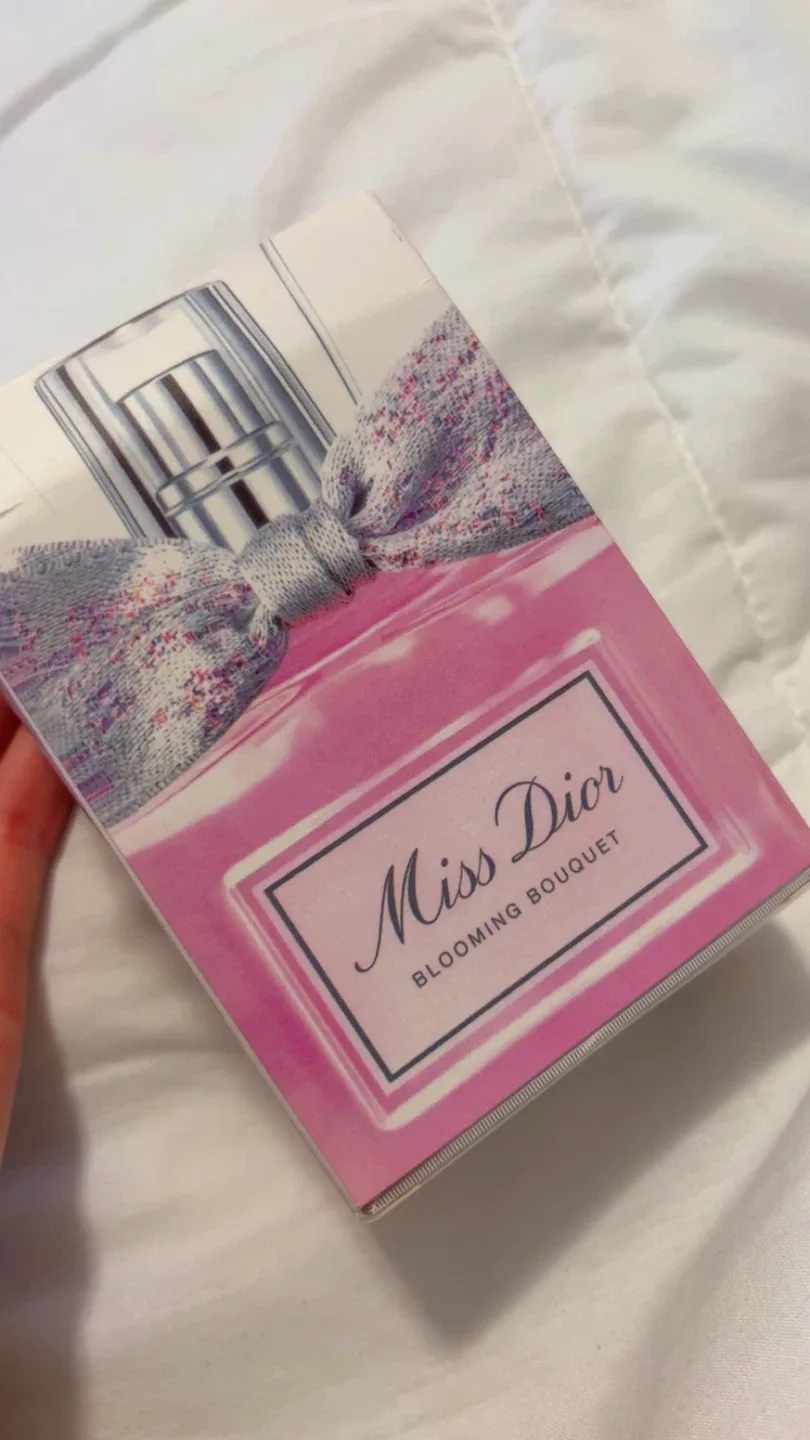 New Miss Dior Blooming Bouquet Eau de Toilette image indicator(4)
