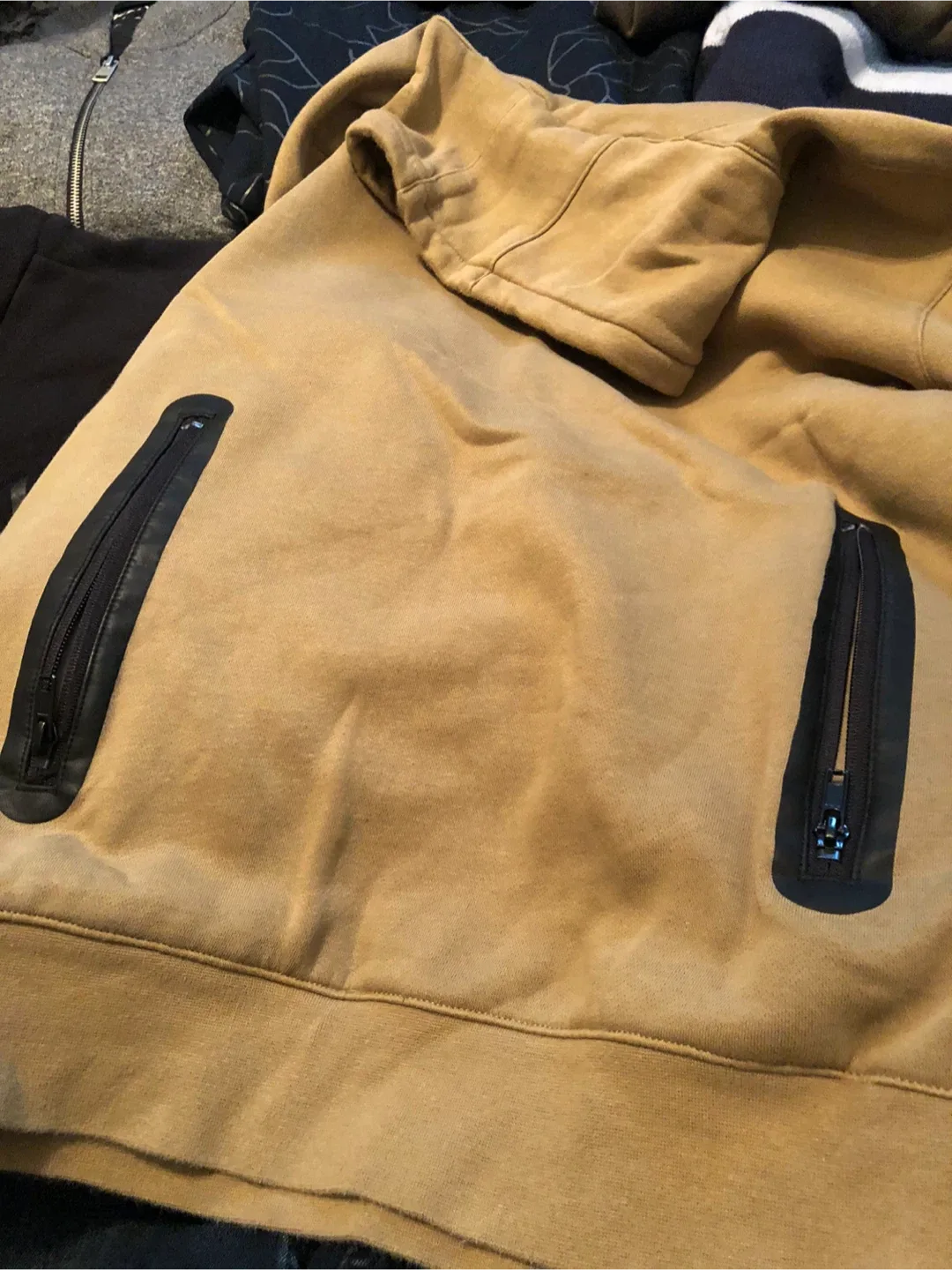 Assorted Men's Hoodies and Jackets image indicator(2)