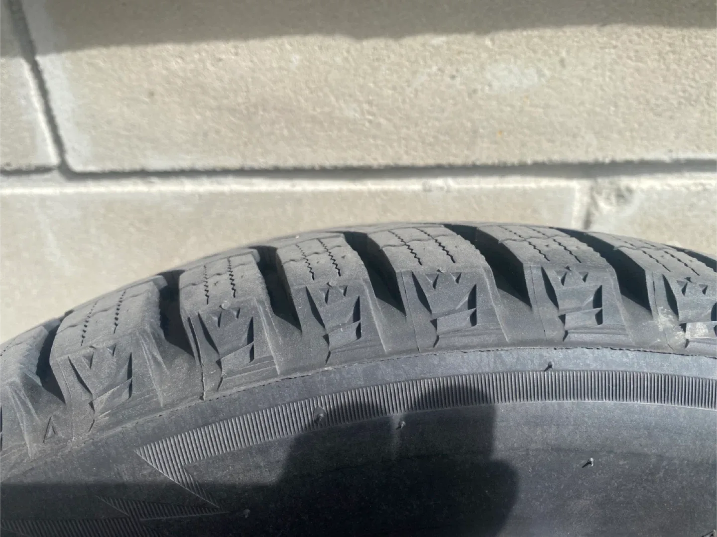 Bridgestone Blizzak WS Winter Tire set  P205 55 R16 image indicator(3)