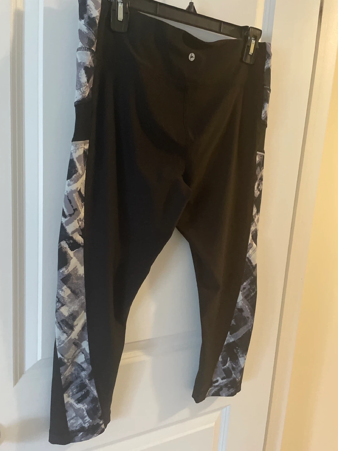 Like new Black Leggings - Size L - photo 2