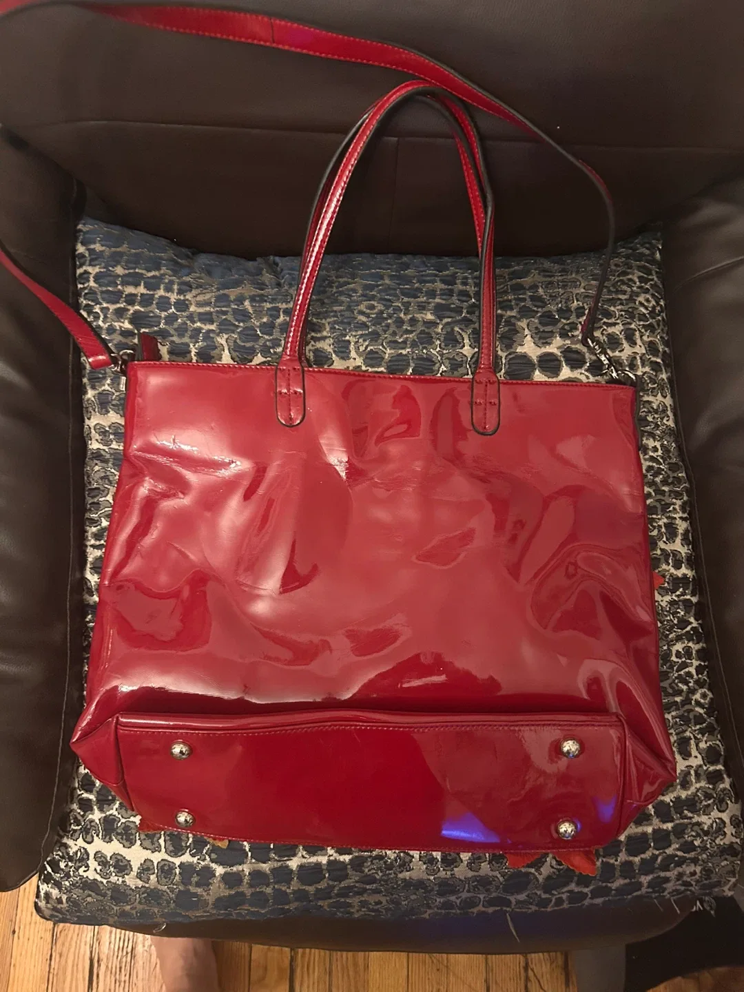 Red Patent Flower Tote Bag image indicator(2)