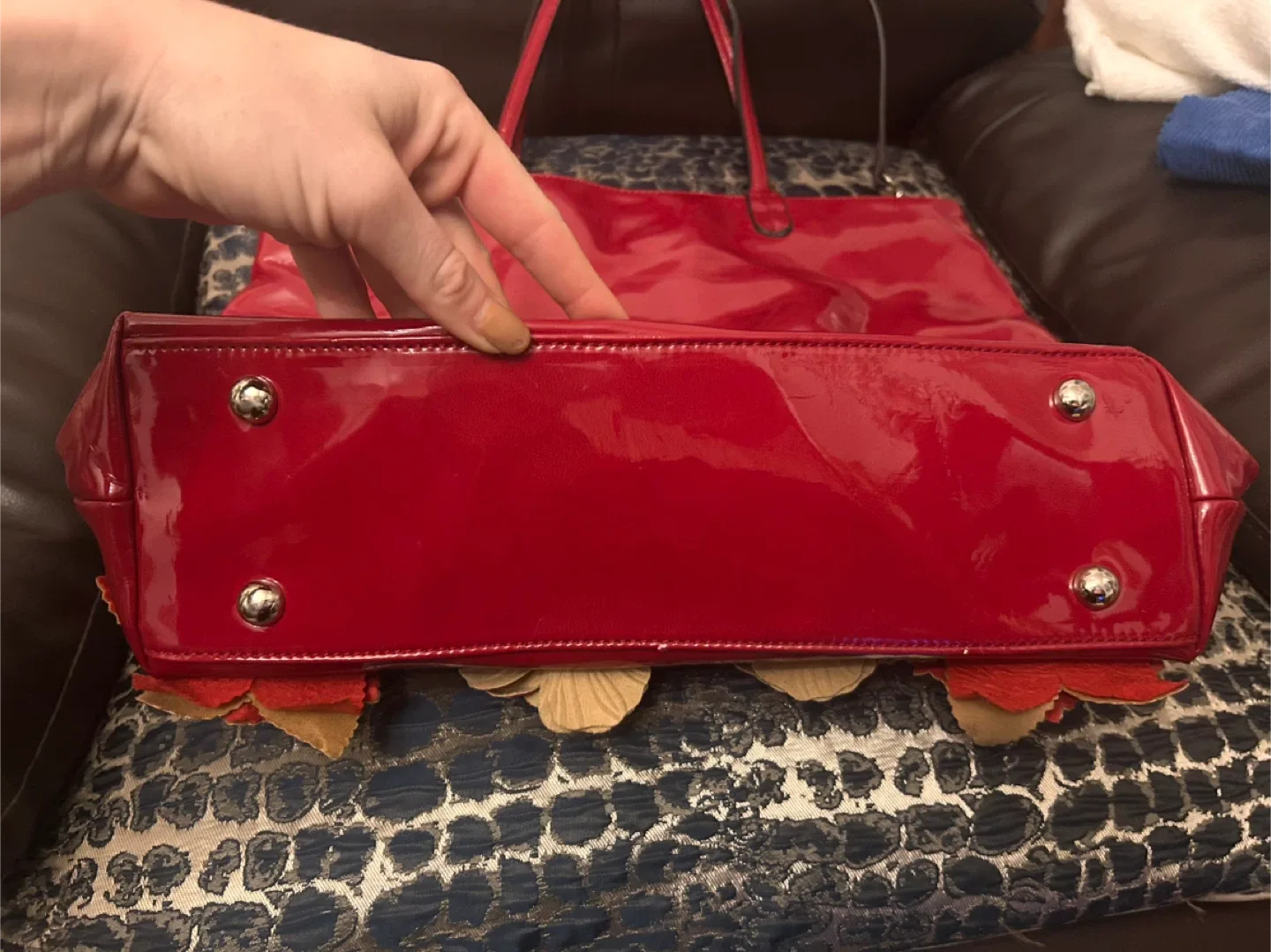 Red Patent Flower Tote Bag image indicator(4)