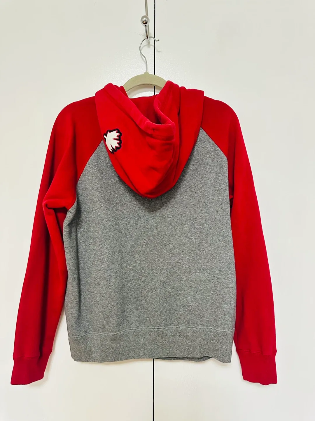 Roots Canada Hoodie - Size M/M image indicator(2)