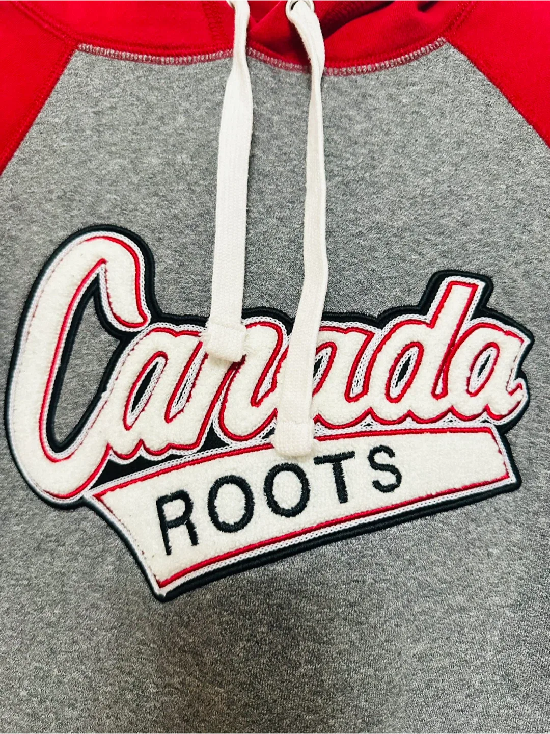 Roots Canada Hoodie - Size M/M image indicator(5)