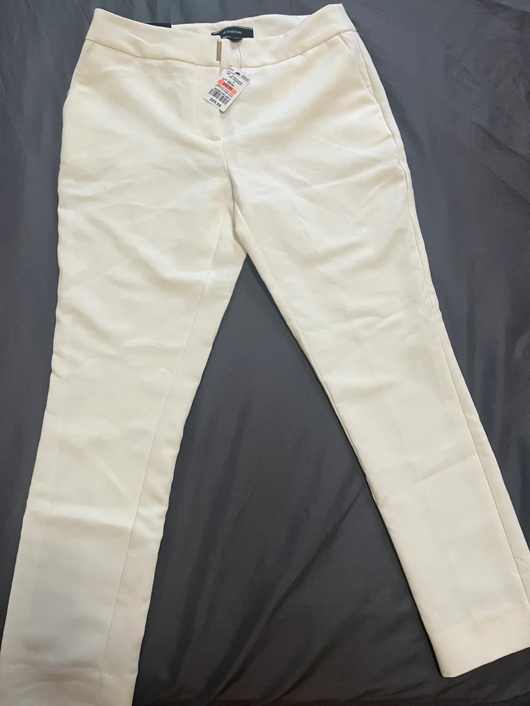 Le Chateau image indicator(2)