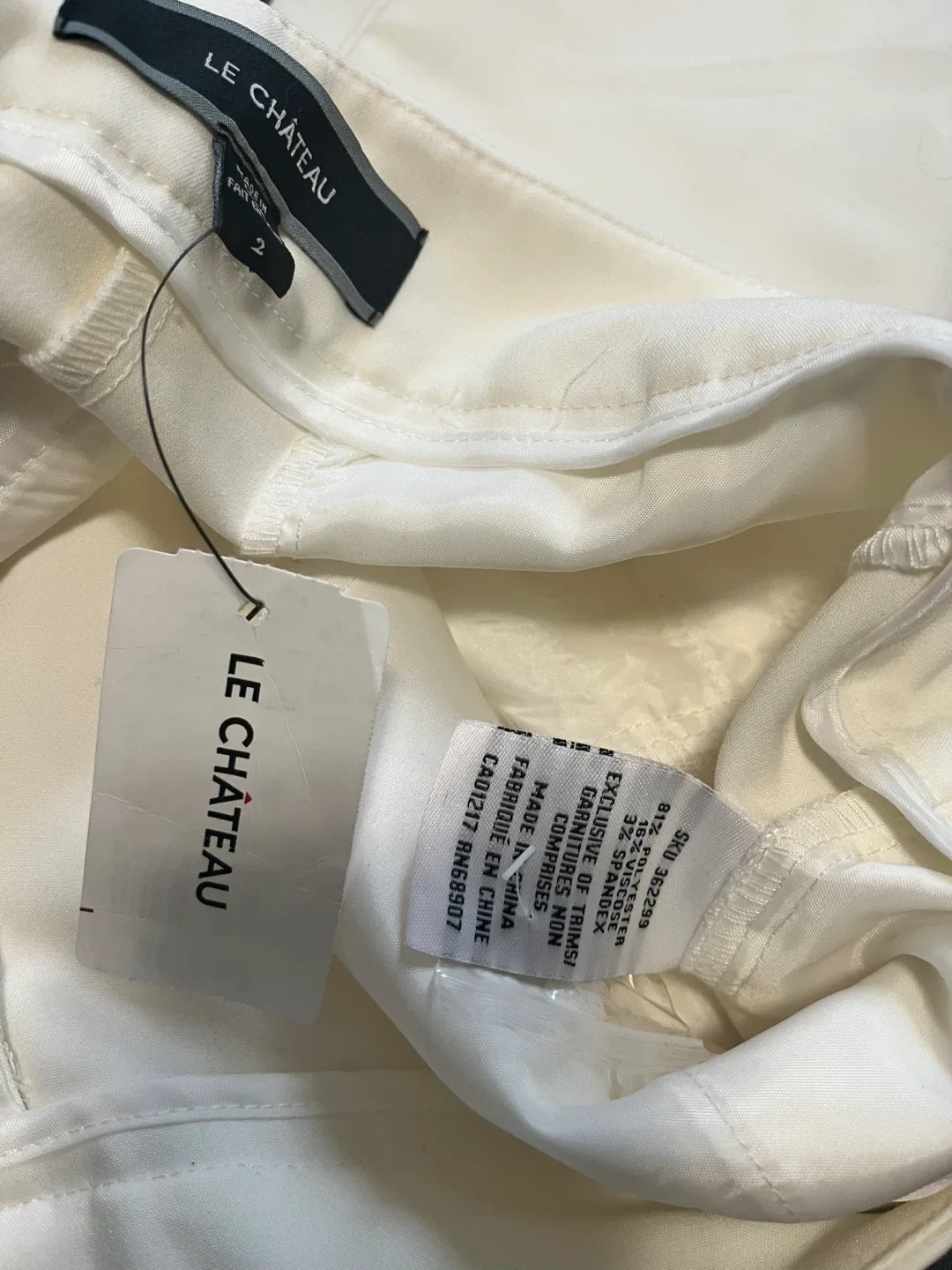 Le Chateau image indicator(3)