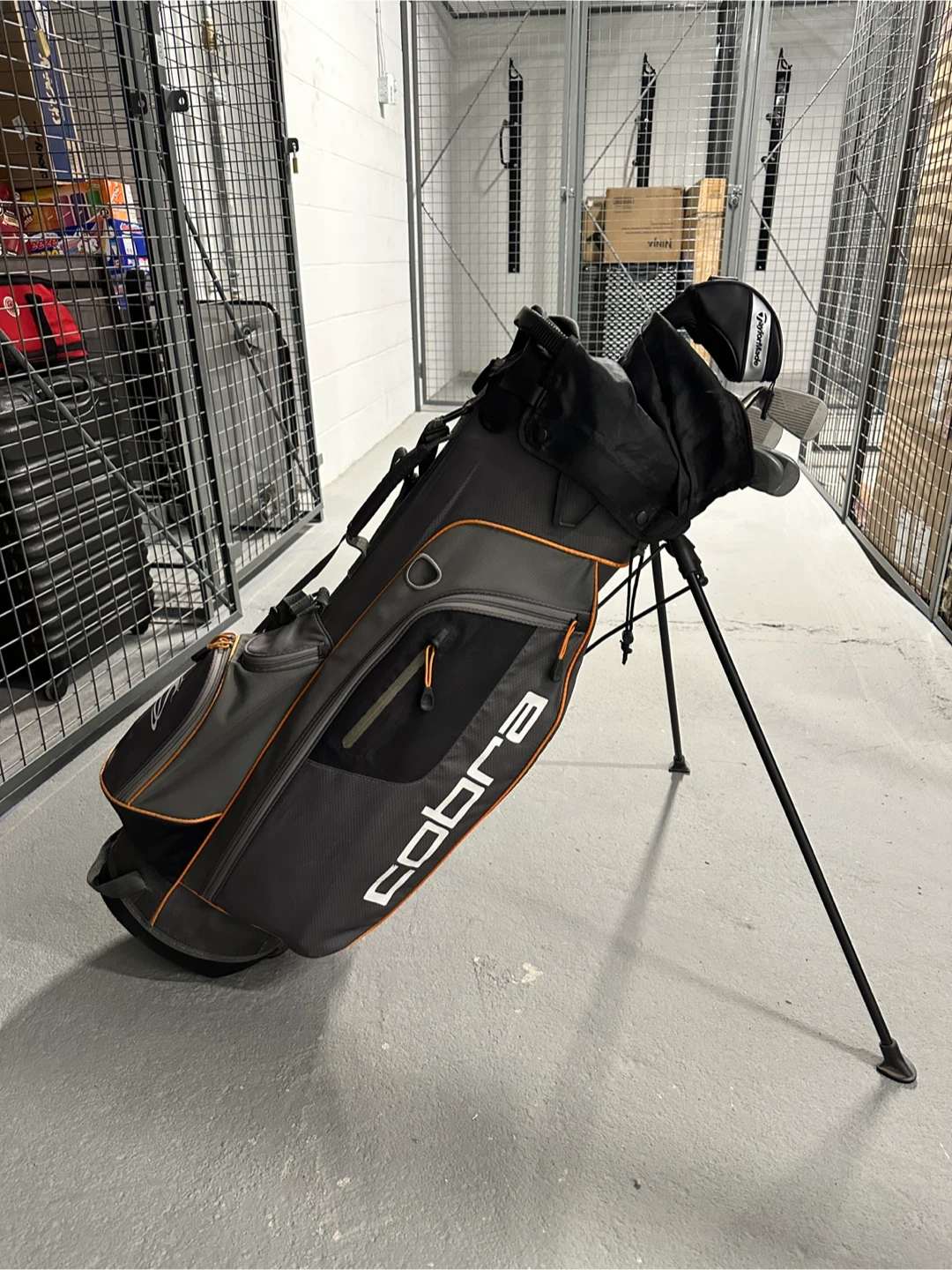 Golf Clubs + Bag, Balls, Tees - Perfect Beginner Golf Set