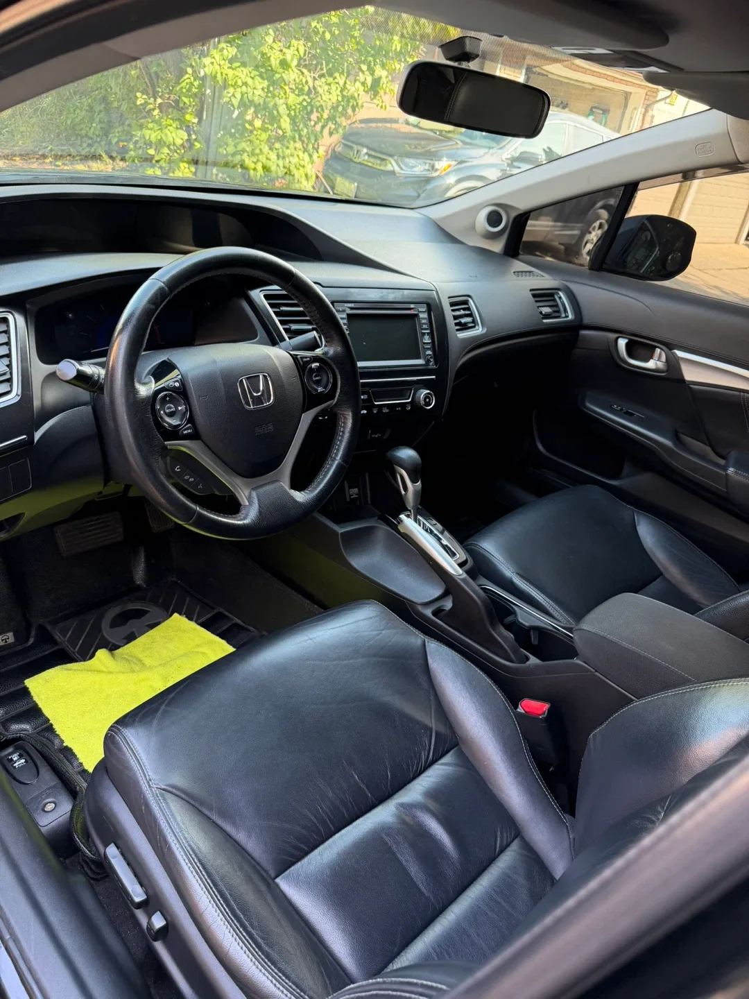 Honda Civic Touring - Black Sedan image indicator(6)