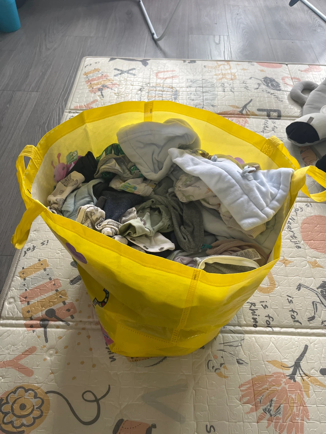 Bag of baby clothes - mostly 0-3 months