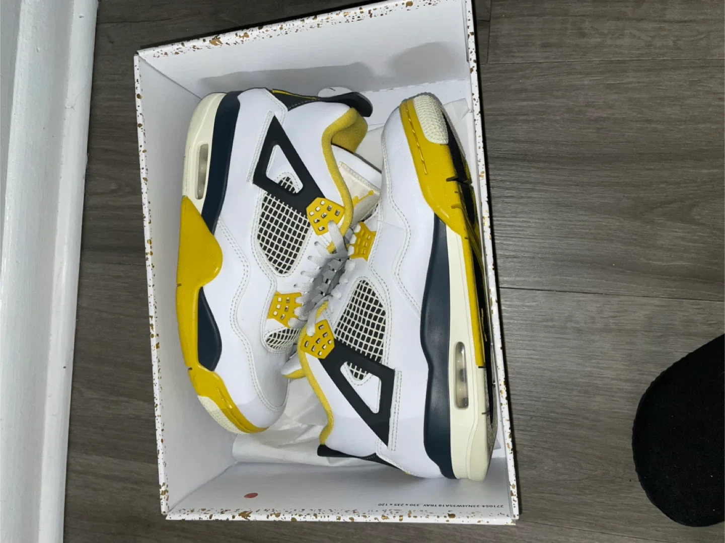 Air Jordan 4 Retro Tour Yellow image indicator(3)