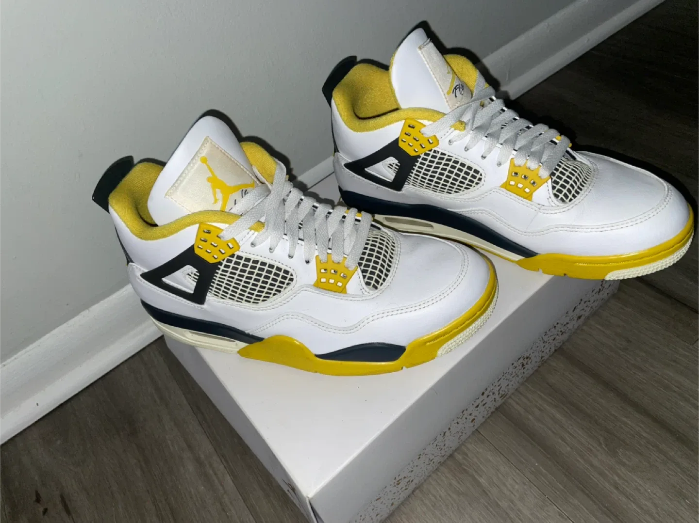 Air Jordan 4 Retro Tour Yellow image indicator(4)