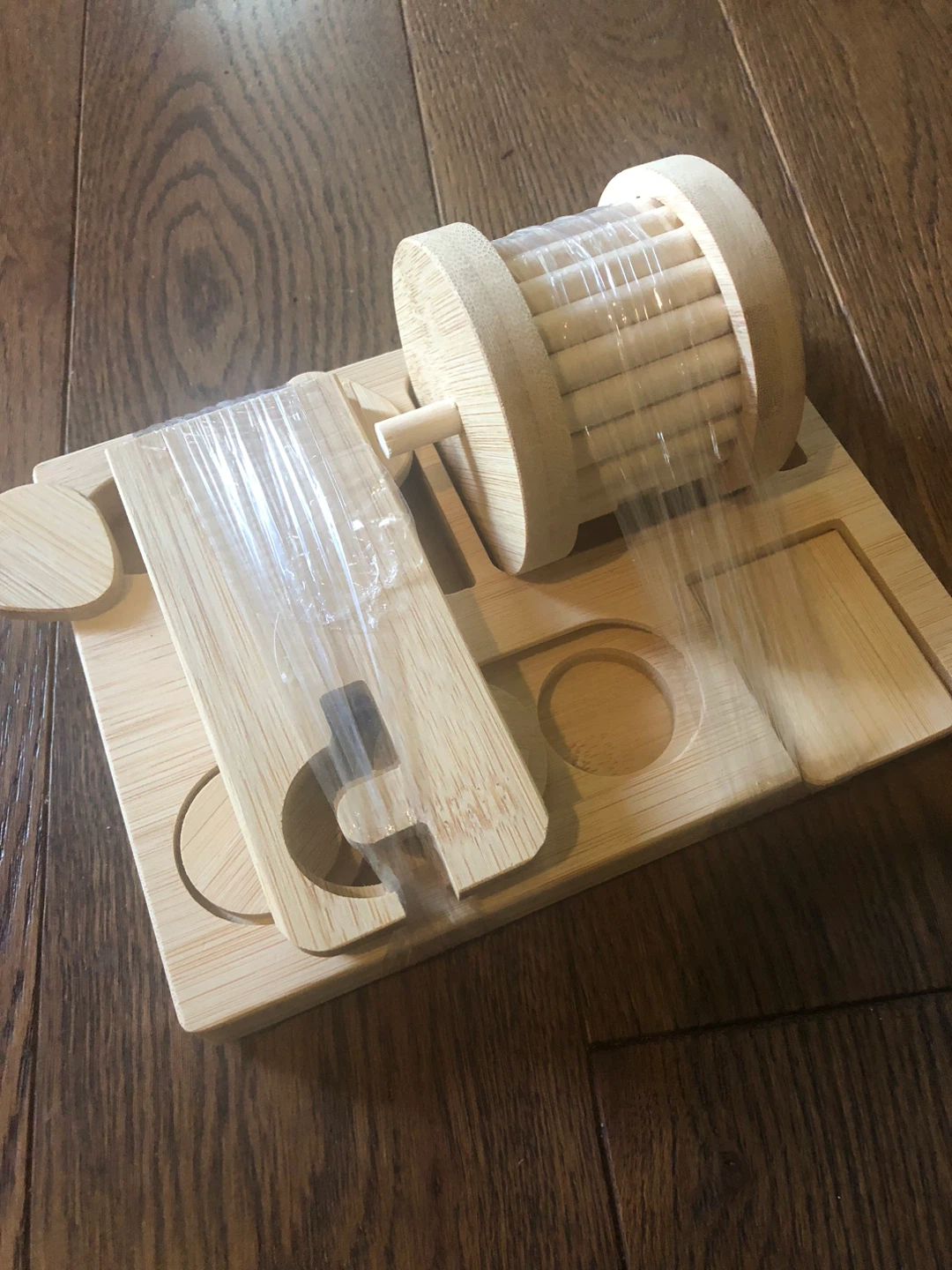 Merets Wooden Treat Dispenser pet Puzzle Toy