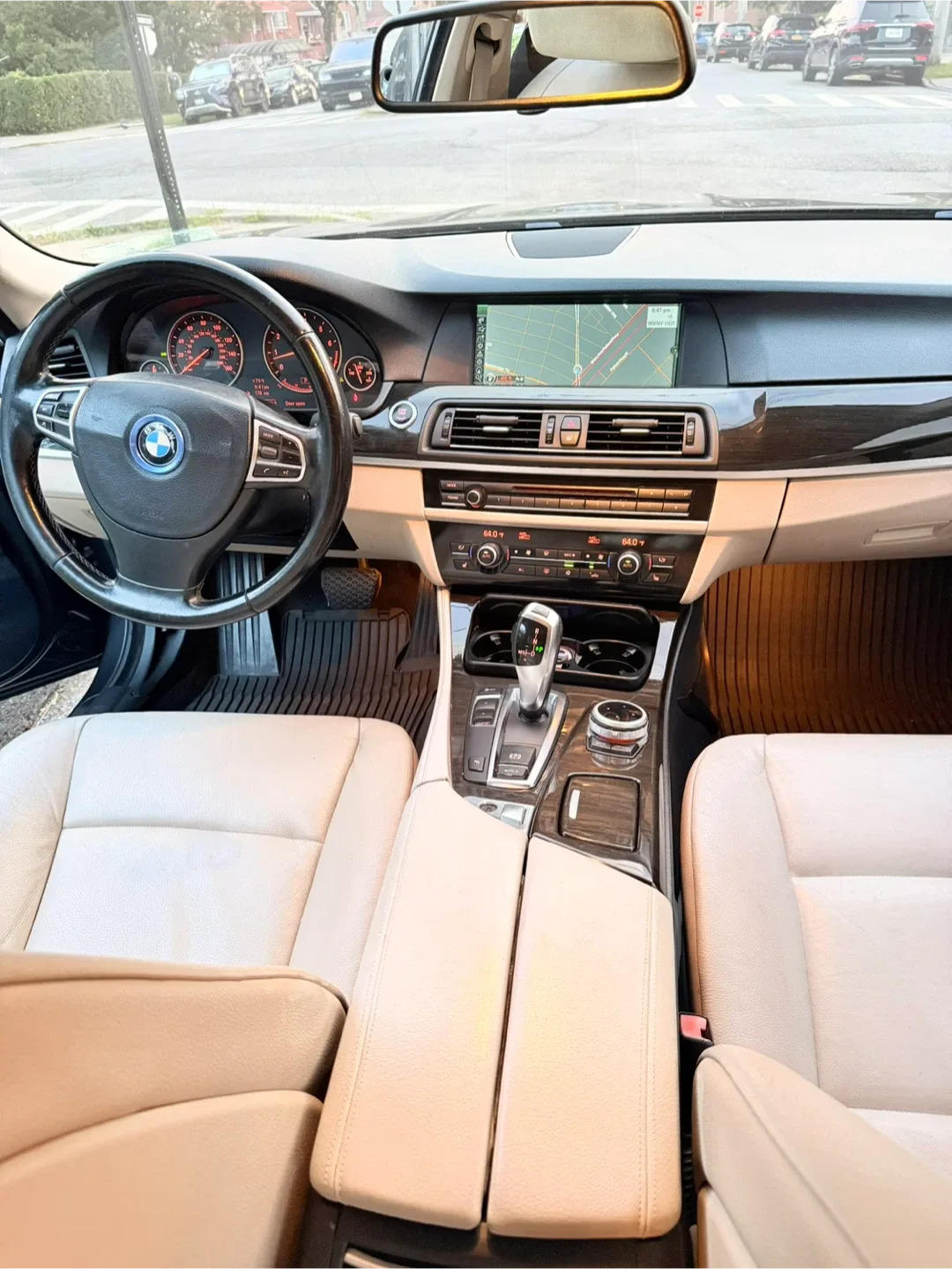 BMW 535i Xdrive Sedan image indicator(6)