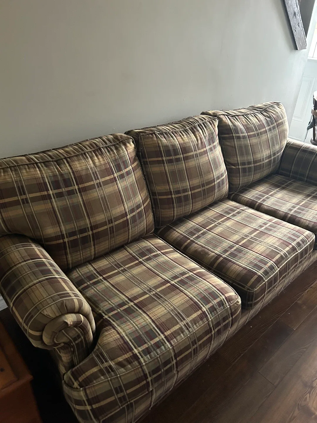 Plaid Patterned Sofa image indicator(2)